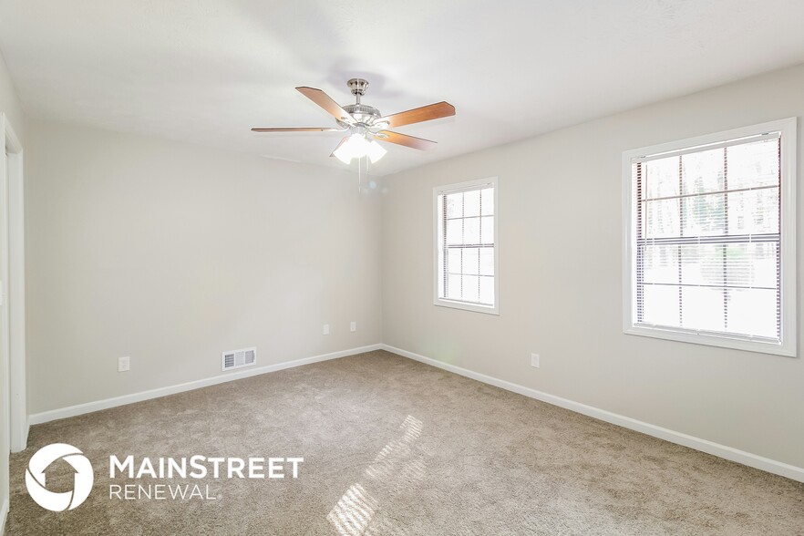 Building Photo - 2210 Davis Oaks Ct