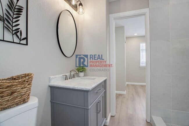 Building Photo - 5934 Instone Cir