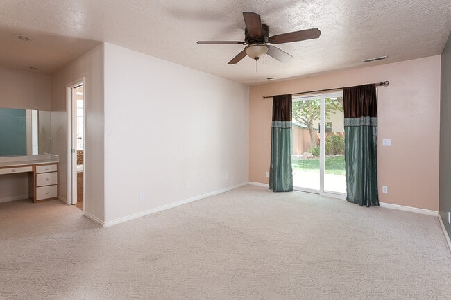 Building Photo - Pet-friendly home in downtown Hurricane
