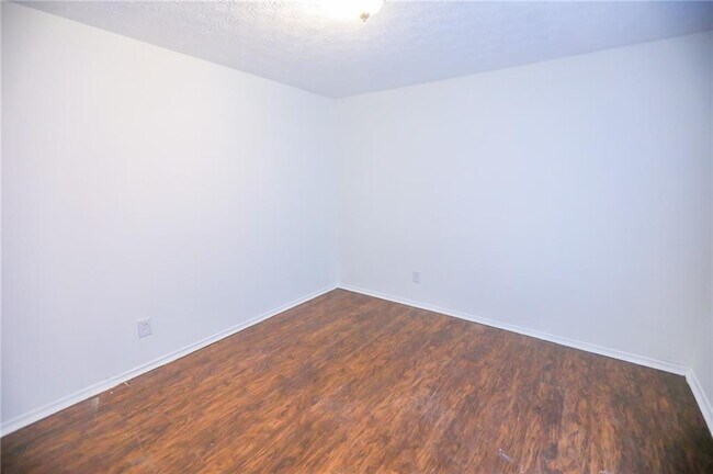 Building Photo - 1967 Singer Way