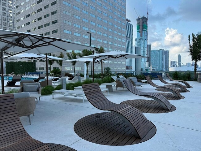 Building Photo - 335 S Biscayne Blvd
