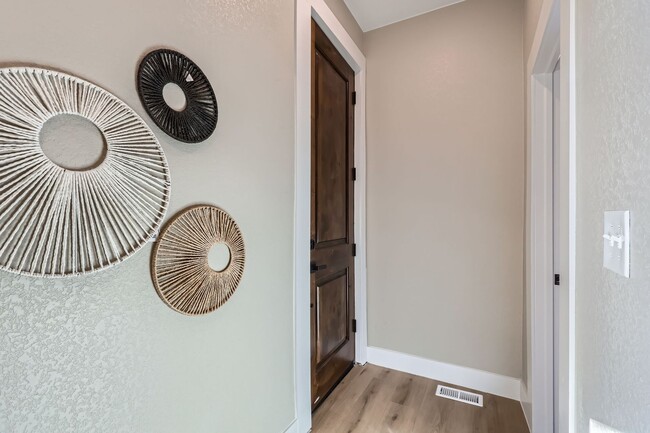 Building Photo - Newly Remodeled Home!