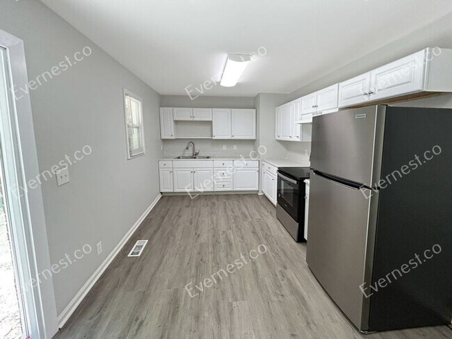 Building Photo - 2463 Montezuma Cir