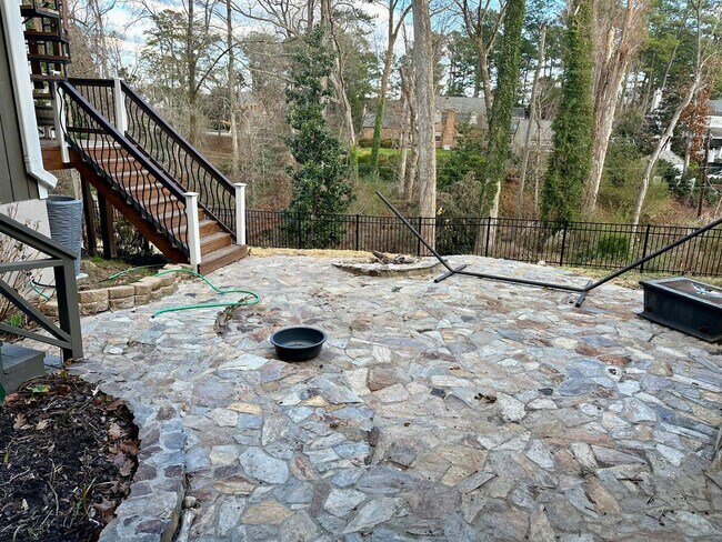 Building Photo - Large 3 Bedroom With Water Views