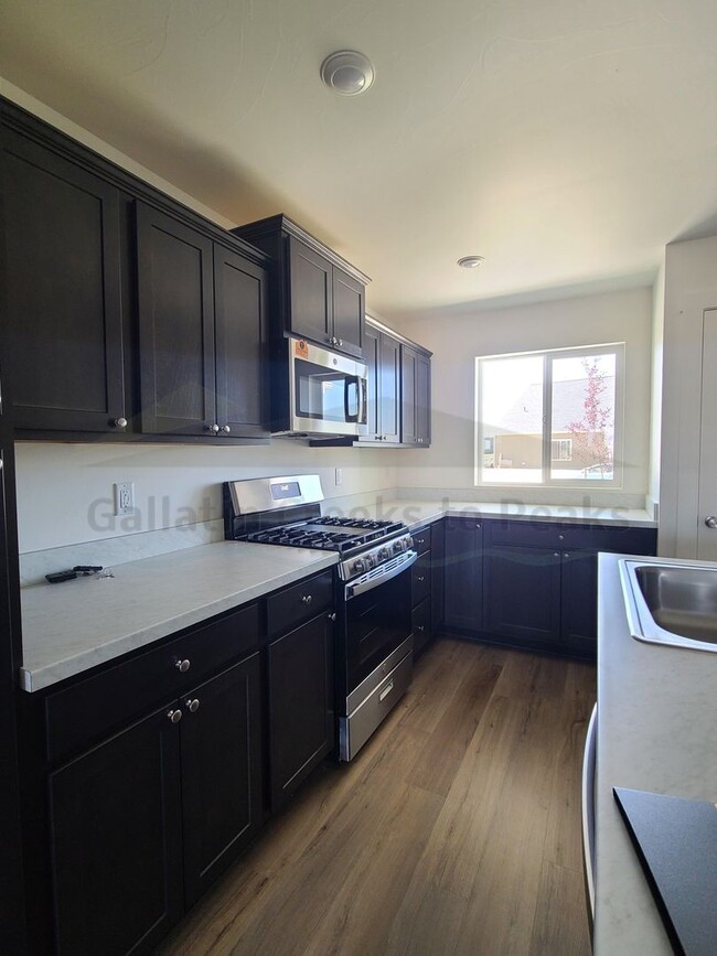 Building Photo - Brand New Single Level Home