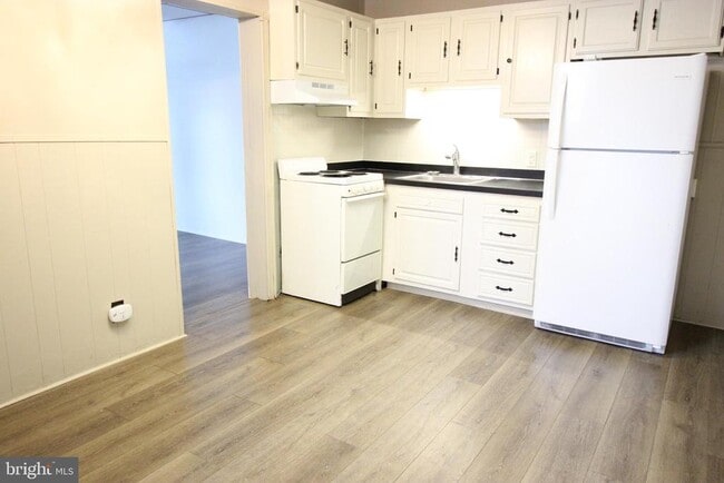 Building Photo - 201 E Delaware Ave