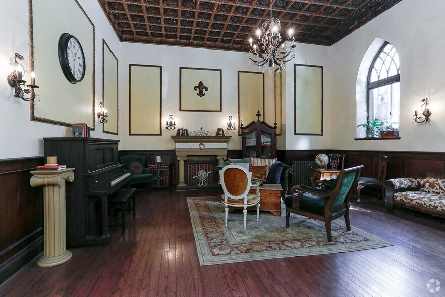 The Fleur De Lis Apartments 1825 N Whitley Ave Los Angeles CA 90028