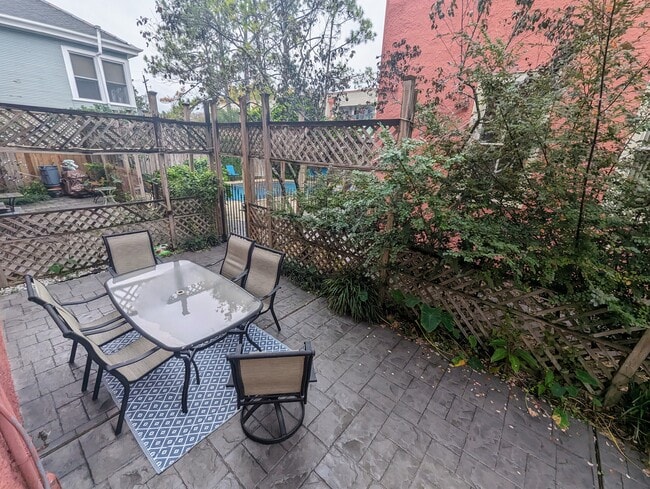 Building Photo - 5107 Dryades St