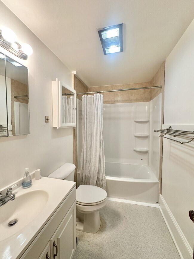 Building Photo - 739 Bloom Rd