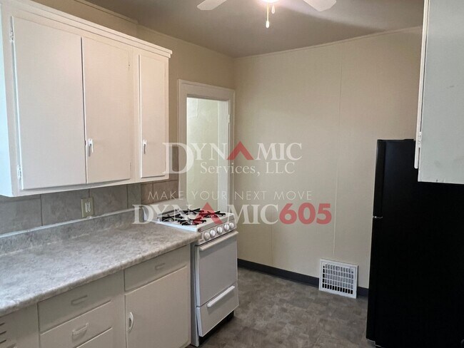 Building Photo - Studio with Bathroom - All Utilities Paid ...