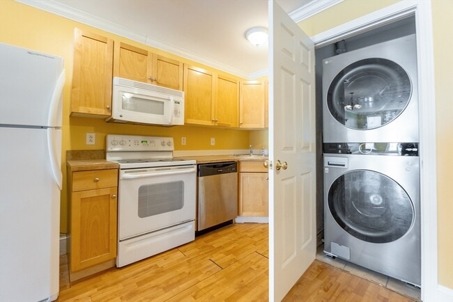 Building Photo - 426 Mt Hope St