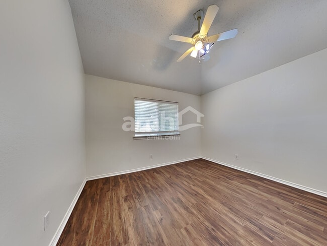 Building Photo - 1008 Kenbob Cir
