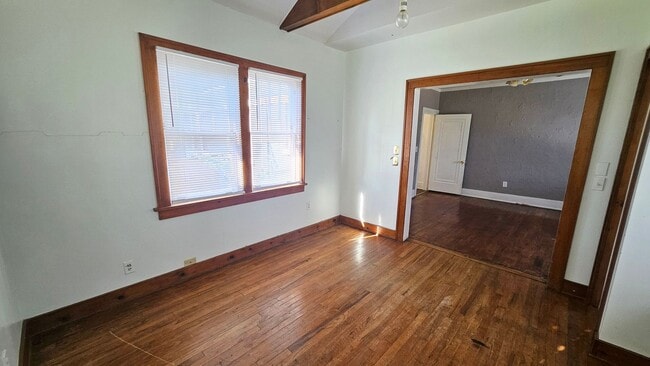 Building Photo - Duplex in the heart of historic NW OKC!