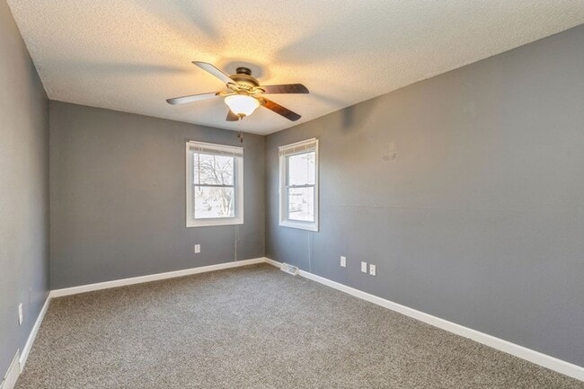 Building Photo - CHARMING RANCH!! 3 Bedroom, 2 Bath Home in Windsor Heights