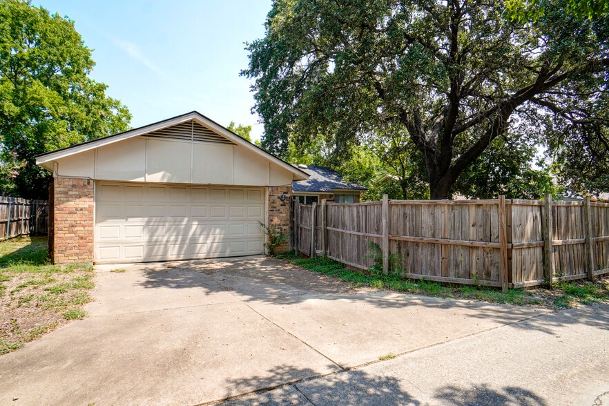 Building Photo - 1741 Crystal Way