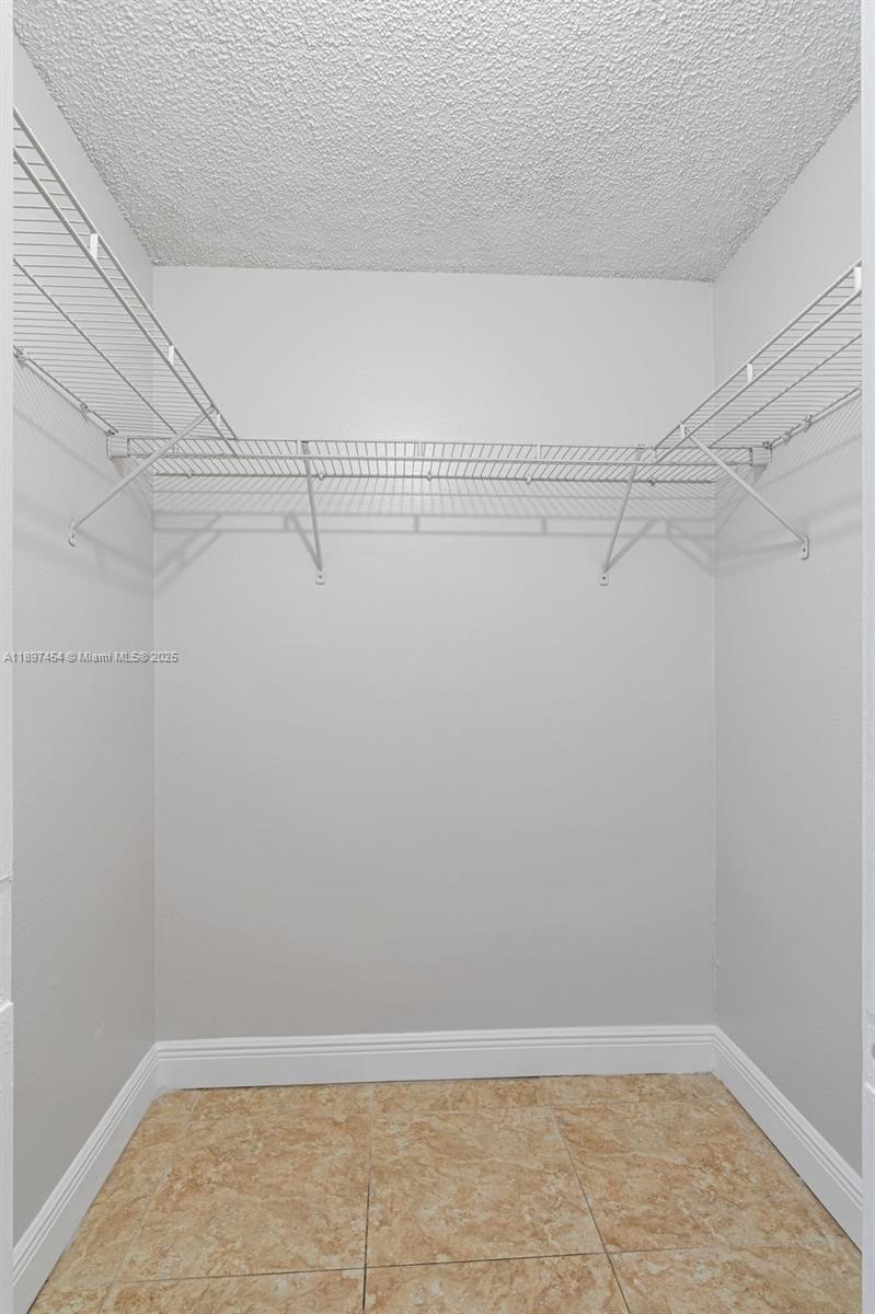 Building Photo - 9451 Evergreen Pl