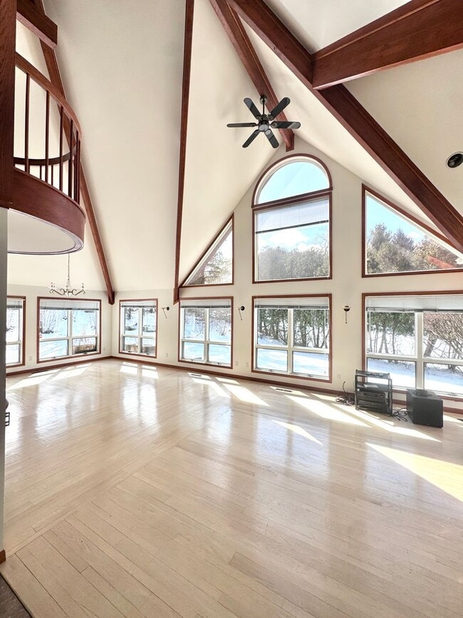 Building Photo - GRAND FIVE BEDROOM HOME