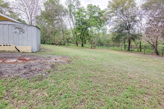 Building Photo - 228 Bonnet Ave