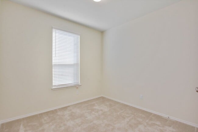 Building Photo - Inviting 4BD/3BA Rental Home with Walk-In Closet & Big Yard