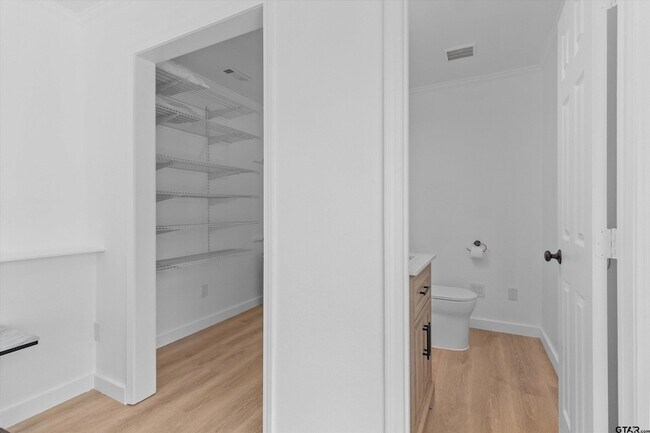 Building Photo - 10801 Harvest Wood Dr