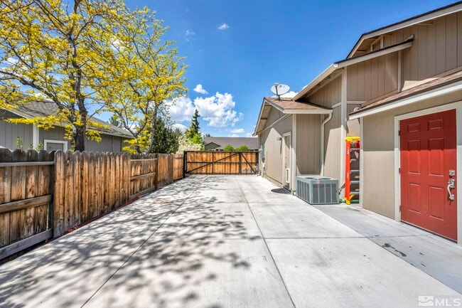 Building Photo - 6015 Stillmeadow Dr