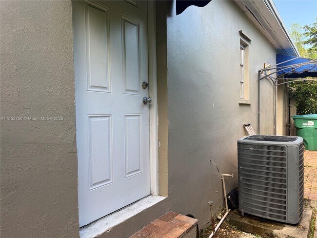 Building Photo - 3030 SW 57th Ave
