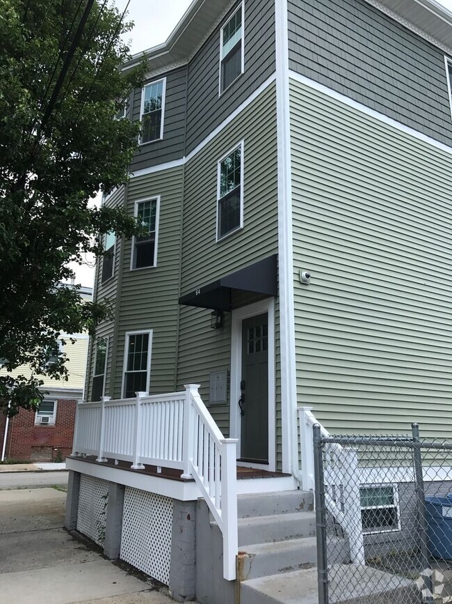 Building Photo - 64 Courtland St