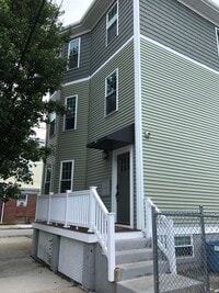 Building Photo - 64 Courtland St
