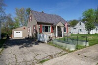 Building Photo - 81 Thorpe Dr