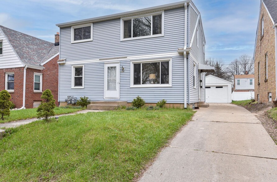 Building Photo - 154 N 79th St