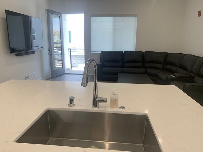 Building Photo - State of the Art-Trendy 1+1 Luxury Condo i...
