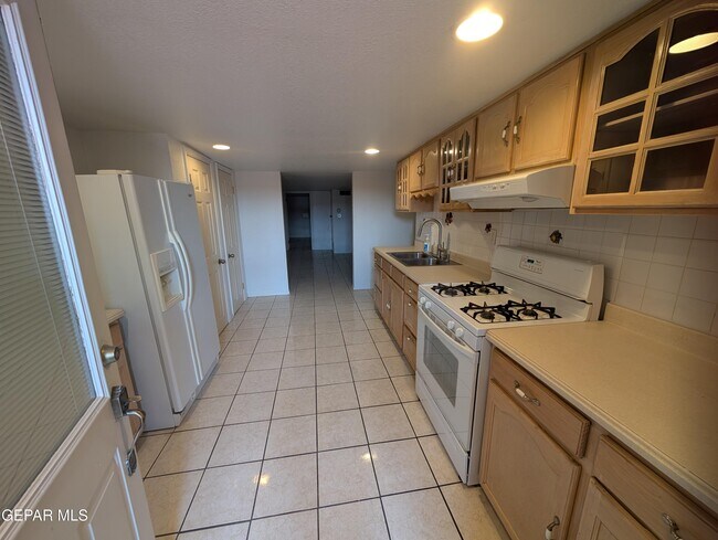 Building Photo - 608 Stewart Ct
