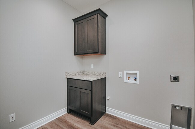 Building Photo - 508 Townhall Ln