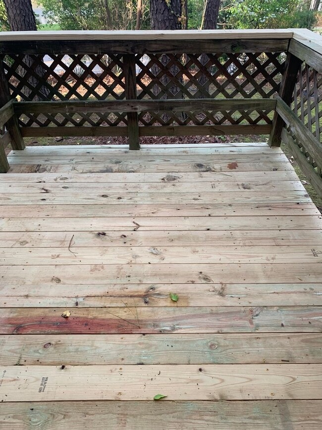 Building Photo - Great location off Millbrook near 70! 2 Bedroom ~2 bath~ pets negotiable! No HOA!