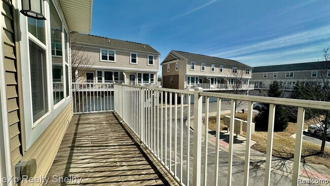 Building Photo - 1071 N Sherman Dr