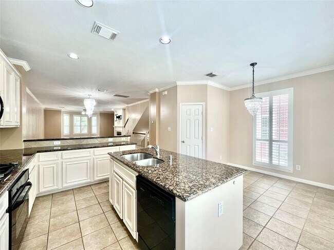 Building Photo - 32 Waugh Dr