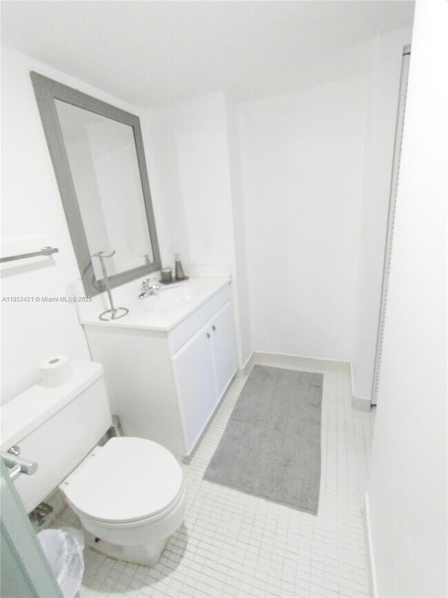 Building Photo - 3625 N Country Club Dr