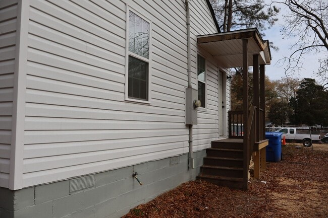 Building Photo - 709 Denby St SW