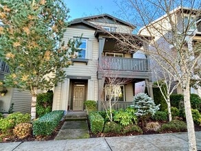 Building Photo - Stunning Issaquah Highlands View Home | 4 Bed + 3.5 Bath | Mountain Views & Prime Location
