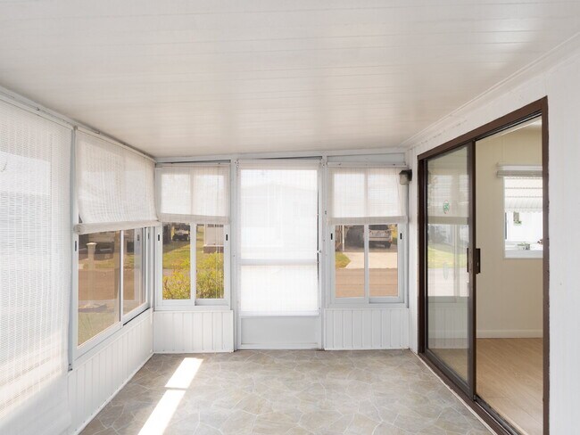 Building Photo - 529 Cervina Dr S