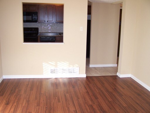 Building Photo - 10176 Squire Meadows Dr