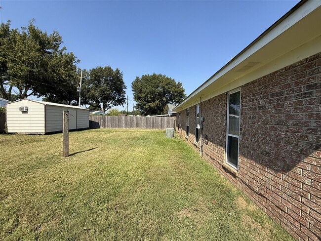Building Photo - Beautiful 3 bedroom 2 bath home for lease ...