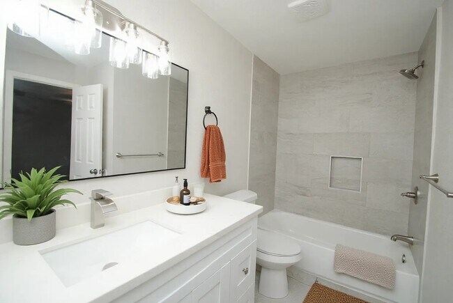 Building Photo - 2515 Yoakum Blvd