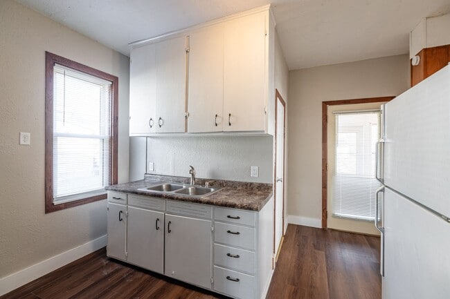 Building Photo - ds1233