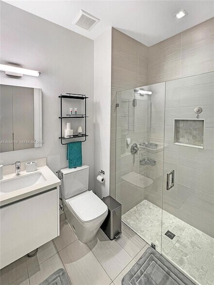 Building Photo - 16640 Sunset Way