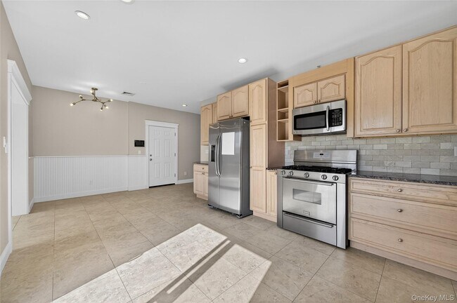 Building Photo - 24 Bayville Ave