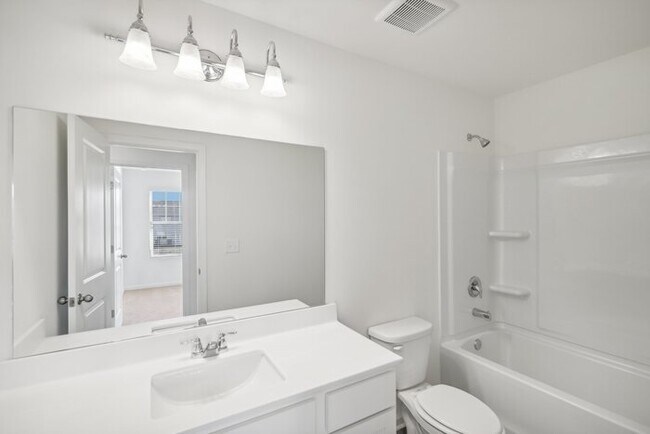 Building Photo - Fantastic 3bd/2ba home! Let yourself in!