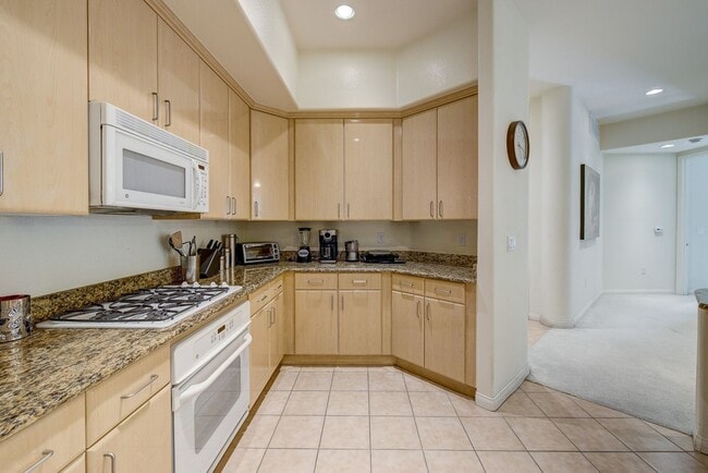 Building Photo - STUNNING 3 BEDROOM 2 FULL BATH FIRST FLOOR...