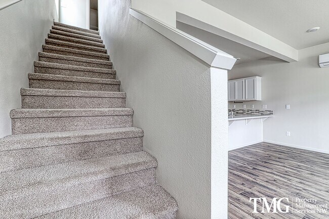 Building Photo - 3 Bed 2.5 Bath Townhome on a Corner Lot in...