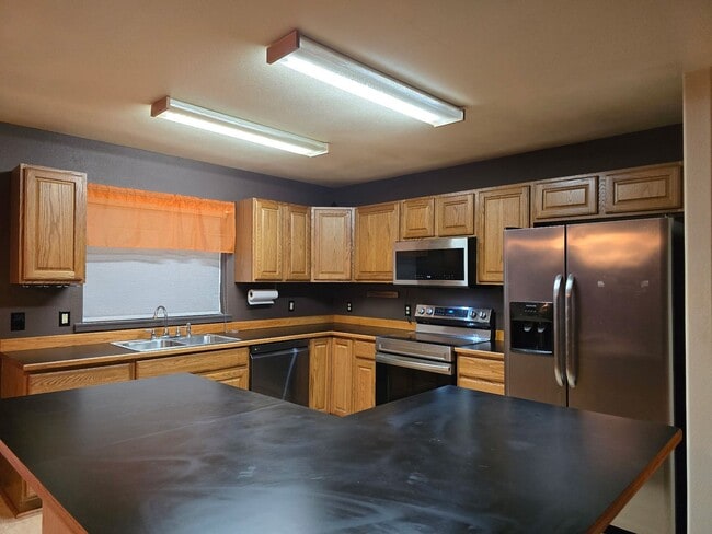 Building Photo - 3BR/2BA Home on 2 Acres – 2 Car Garage & Pet Friendly